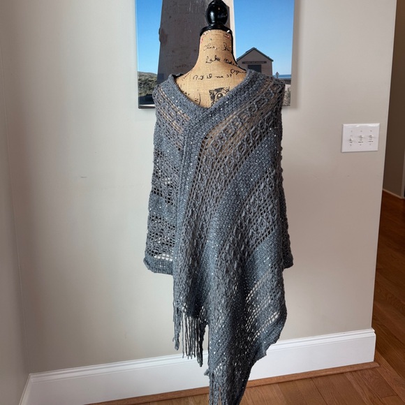 Gray knit poncho /shawl with sequin and fringe detail Riah fashion LA - Picture 5 of 11